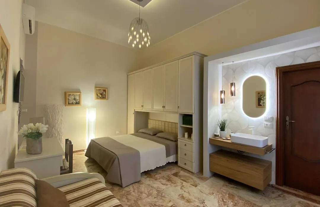 Villa Lazzari B&B Tra i due Mari-1